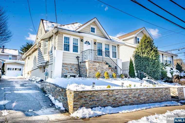 Photo of 117 Fornelius Ave Clifton, NJ 07013