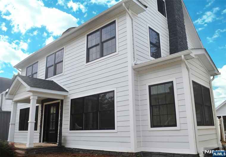 Photo of 4 Warren Pl Montclair, NJ 07042