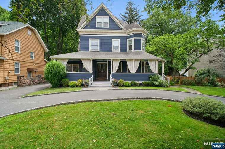 Photo of 117 Willowdale Ave Montclair, NJ 07042
