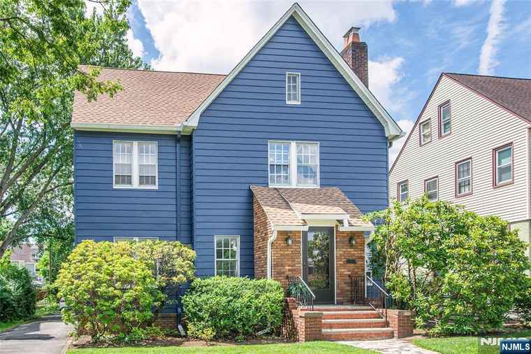 Photo of 33 Stephen St Montclair, NJ 07042