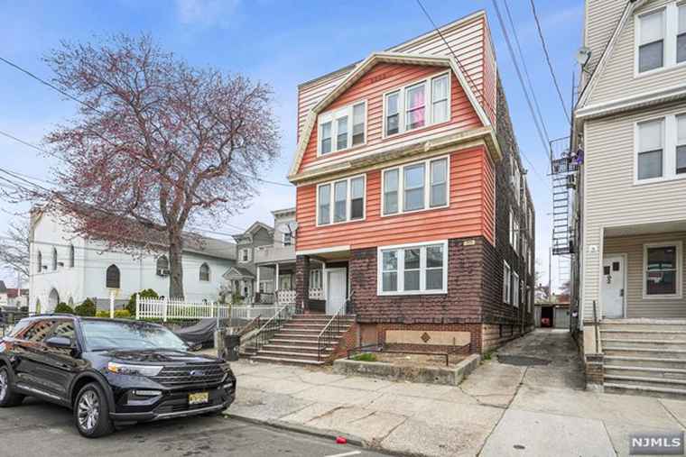 Photo of 94 Pearsall Ave Unit 3F Jersey City, NJ 07305