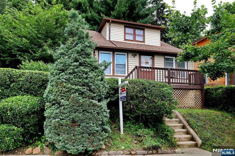 Photo of 51 Mountainside Ter Clifton, NJ 07013