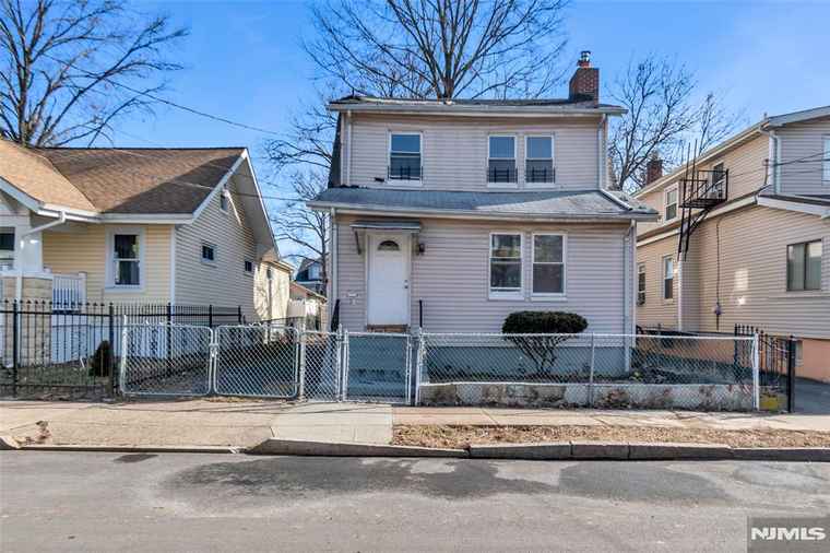 Photo of 184 Sunset Ave Newark, NJ 07106