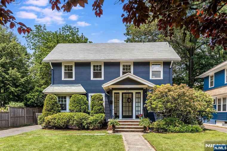 Photo of 210 Grove St Montclair, NJ 07042
