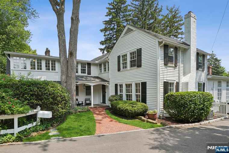 Photo of 553 Grove St Montclair, NJ 07043