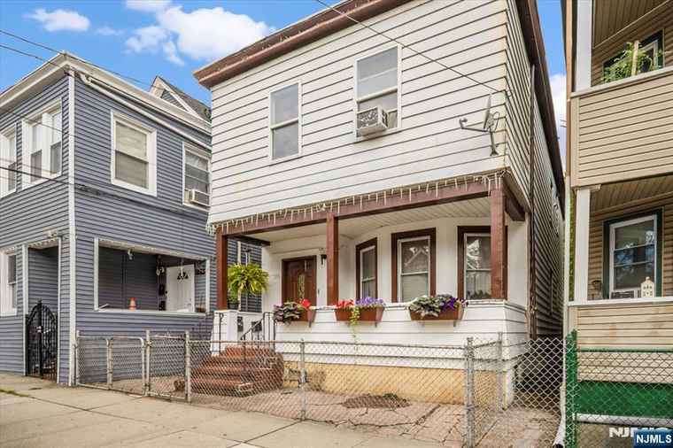 Photo of 176 Lake Ave Clifton, NJ 07011