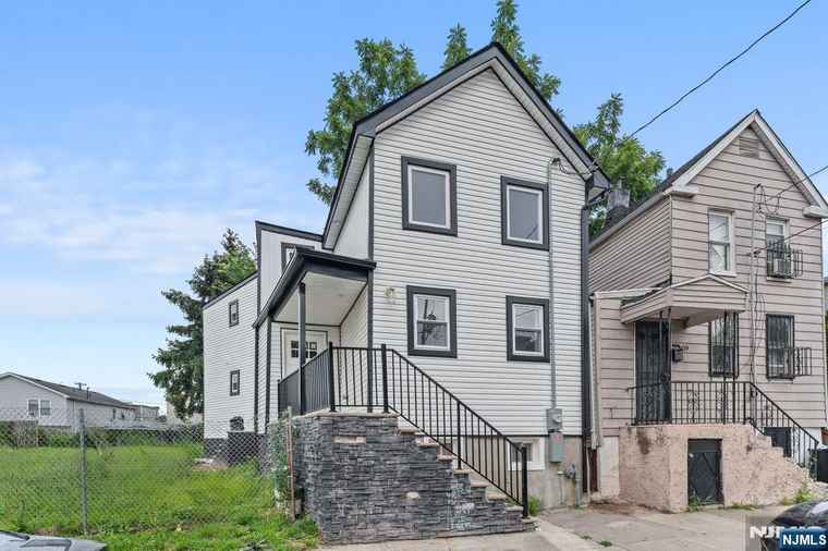 Photo of 441 9th St Newark, NJ 07103