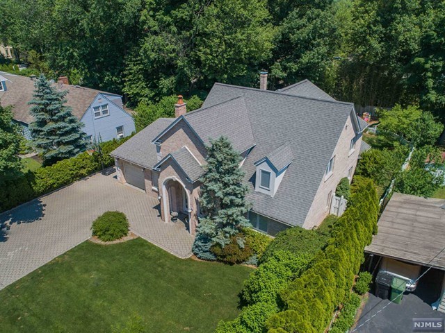 458 Lincoln Dr Paramus Nj 07652 Mls 1825972 Redfin