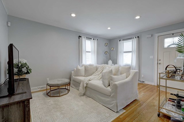 28 Reid Pl Hawthorne Nj 07506 Mls 20004988 Redfin 28 Reid Pl Hawthorne Nj 07506 Mls