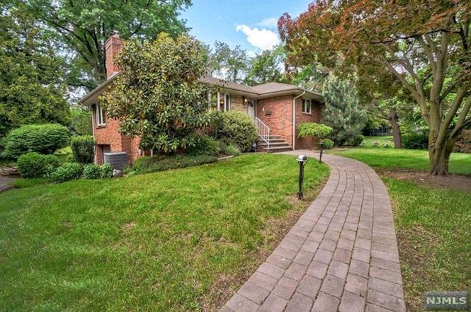 472 Piermont Rd, Closter, NJ 07624 | MLS# 1823327 | Redfin