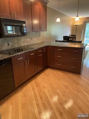 14 Bolds Ln Woodland Park Nj 07424 Mls 20020124 Redfin