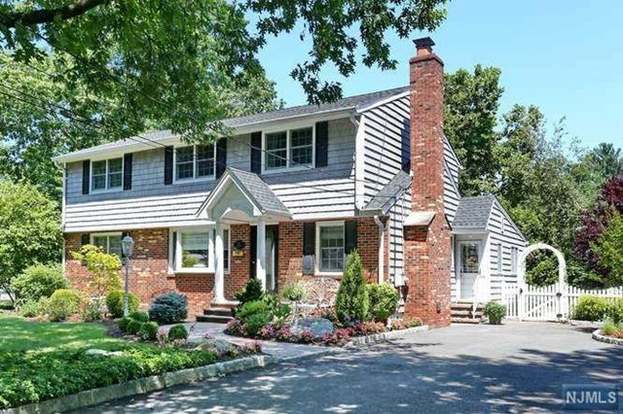 57 Sycamore St Paramus Nj 07652 Mls 1828638 Redfin