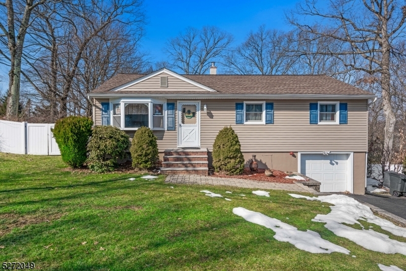 41 Holiday Dr, Hopatcong Boro, NJ 07843-1414 | MLS# 3888170 | Redfin