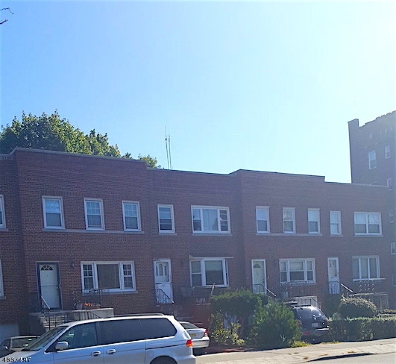 556 Bergen Ave, Jersey City, NJ 07304-2527