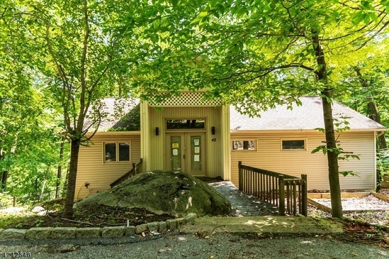 42 W Shore Dr, Vernon Twp., NJ 07462-3442 | MLS# 3414488 | Redfin