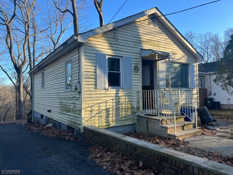 11 E Madison Trl, Hopatcong Boro, NJ 078431210 MLS 3826489 Redfin