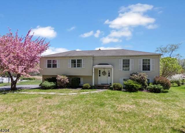 Property at 27 Douglas Dr, Washington Twp., NJ 07853-3007, 4 beds, 2.5 baths