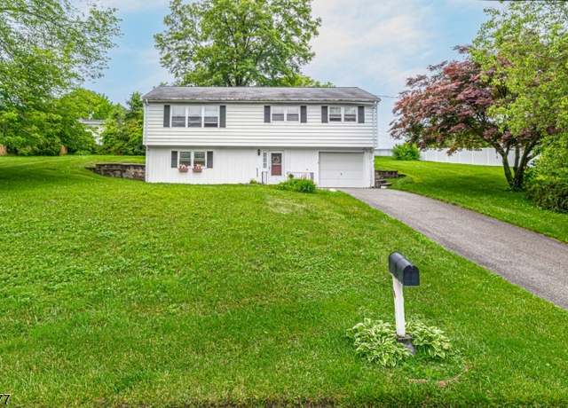 Property at 7 Courtland Dr, Wantage Twp., NJ 07461, 3 beds, 1.5 baths