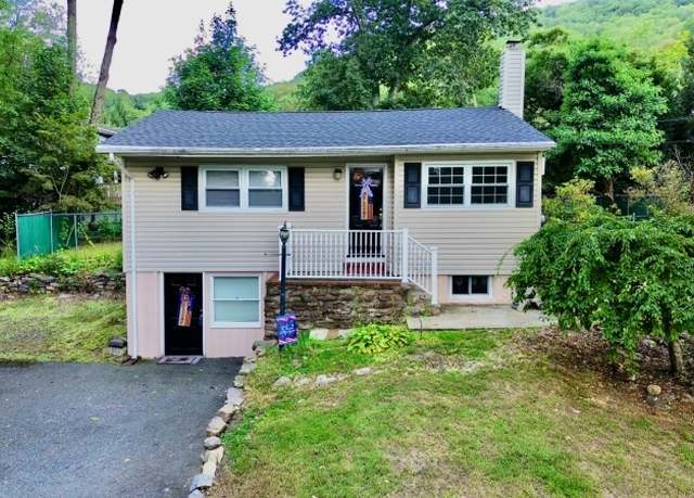 Property at 17 Seneca Trl, Jefferson Twp., NJ 07438-9395, 2 beds, 1 bath