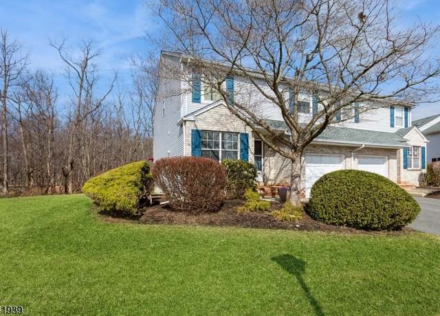 Property at 28 Hawthorn Dr, Edison Twp., NJ 08820-1449, 3 beds, 2.5 baths