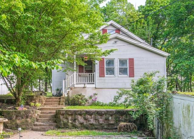 Property at 4 Howard St, Newton Town, NJ 07860-2207, 2 beds, 1 bath
