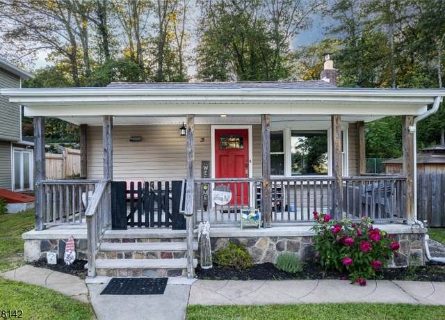 Property at 28 Jefferson Trl, Hopatcong Boro, NJ 07843-1281, 3 beds, 2 baths