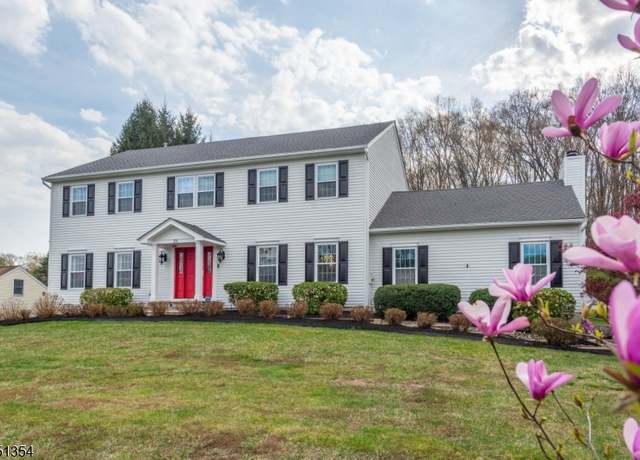 Property at 28 Upper Lake Rd, Jefferson Twp., NJ 07438-8859, 4 beds, 2.5 baths
