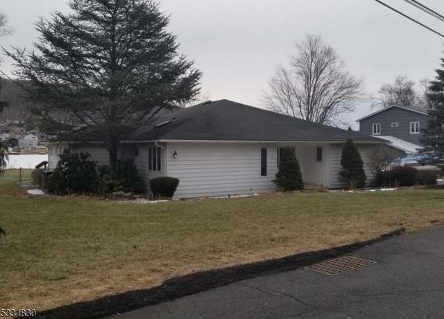 Property at 12 Lorettacong Dr, Jefferson Twp., NJ 07849-1017, 3 beds, 2 baths