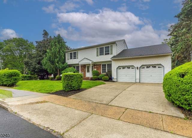 Property at 712 Kaminski Dr, Rahway City, NJ 07065-2736, 4 beds, 2.5 baths