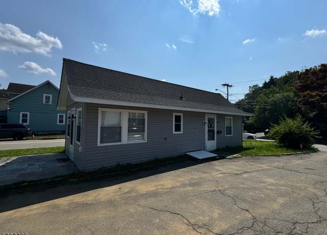 Property at 361 W Clinton St, Dover Town, NJ 07801-1712, 1 bed, 1 bath