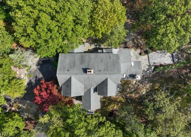 Property at 43 Brush Hill Rd, Kinnelon Boro, NJ 07405-2422, 4 beds, 3.5 baths