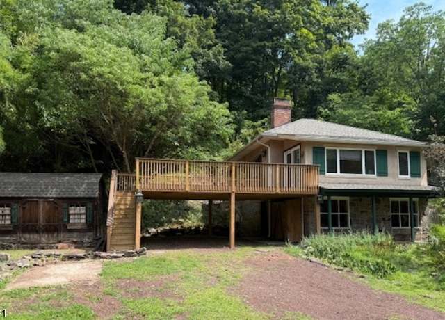 Property at 6 Quarry Rd, Delaware Twp., NJ 08559-1803, 2 beds, 1 bath