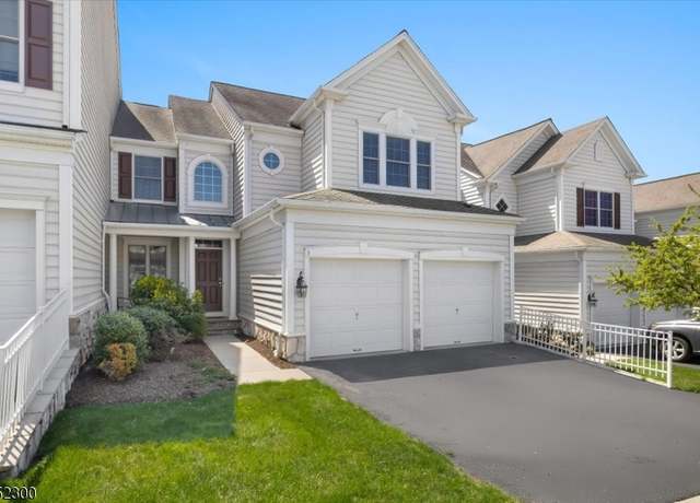 Property at 3 Congressional Ln, Totowa Boro, NJ 07512-2224, 2 beds, 3.5 baths