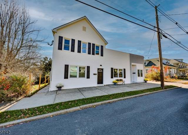 Property at 427 E Central Ave, Alpha Boro, NJ 08865-4742, 8 beds, 5 baths