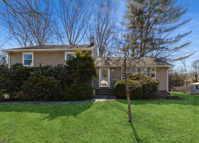 Property at 29 Shadowlawn Dr, Livingston Twp., NJ 07039-3215, 4 beds, 2.5 baths