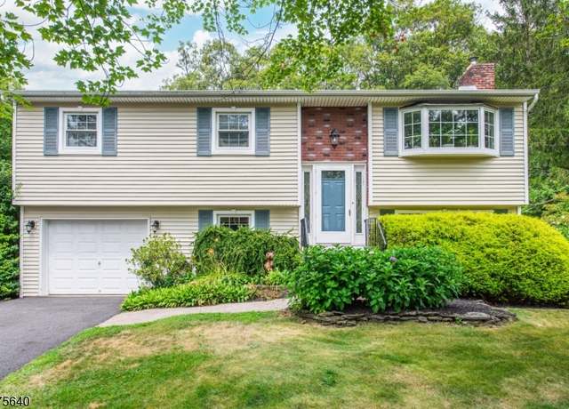 Property at 85 Mountain Cir N, West Milford Twp., NJ 07480-3211, 3 beds, 1.5 baths