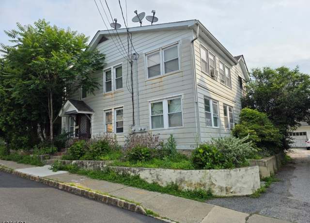 Property at 5 Washington St, Newton Town, NJ 07860-2013, 4 beds, 2 baths