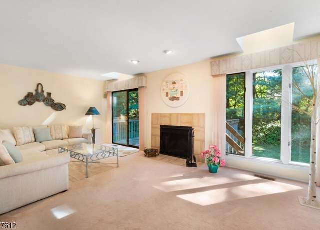 Property at 35 Monett Ct, Parsippany-troy Hills Twp., NJ 07950-1957, 2 beds, 2.5 baths