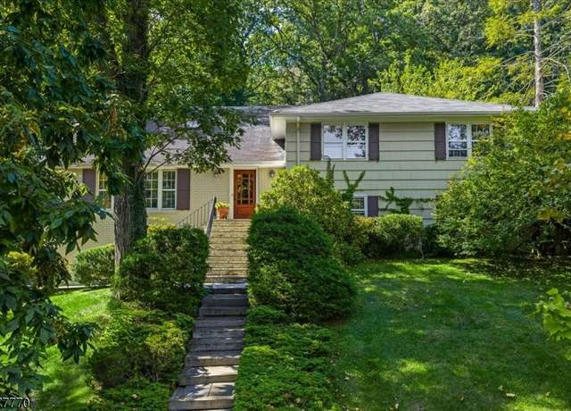 Property at 1153 Ridge Dr, Mountainside Boro, NJ 07092-2013, 4 beds, 3.5 baths