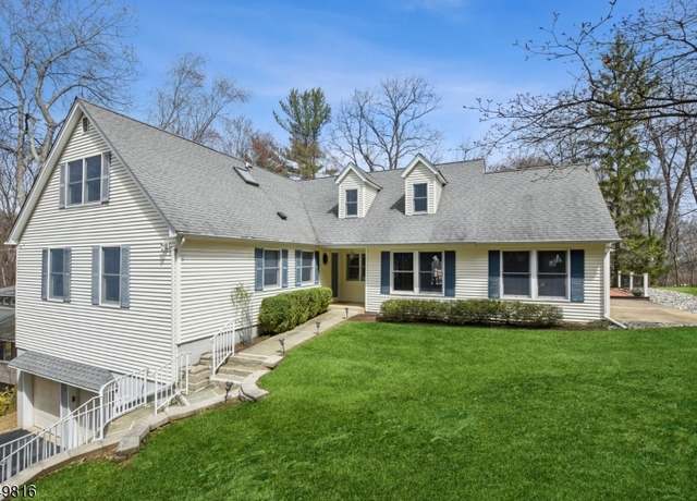 Property at 10 Crestview Ct W, Morris Plains Boro, NJ 07950-2004, 5 beds, 3.5 baths