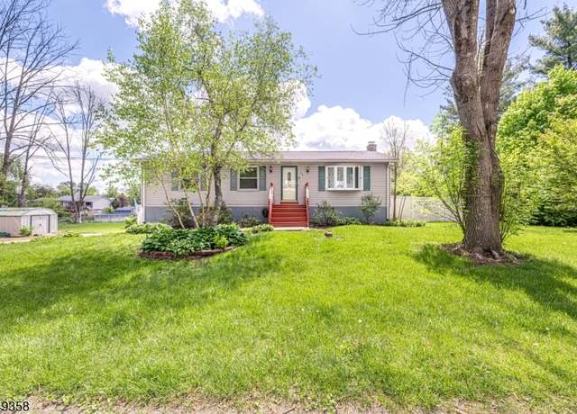 Property at 28 Zinnia Dr, Vernon Twp., NJ 07418-1629, 3 beds, 1.5 baths