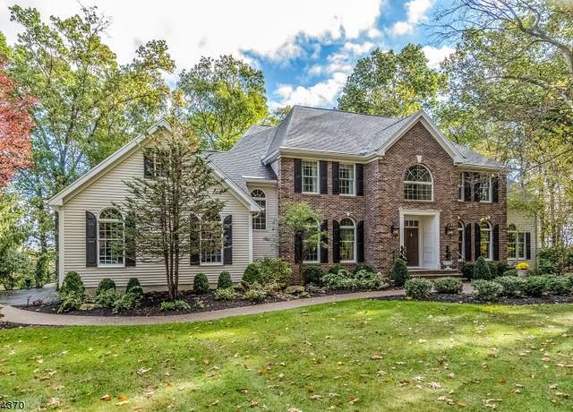 Property at 5 Wood Hollow Dr, Union Twp., NJ 08867-4313, 4 beds, 3.5 baths