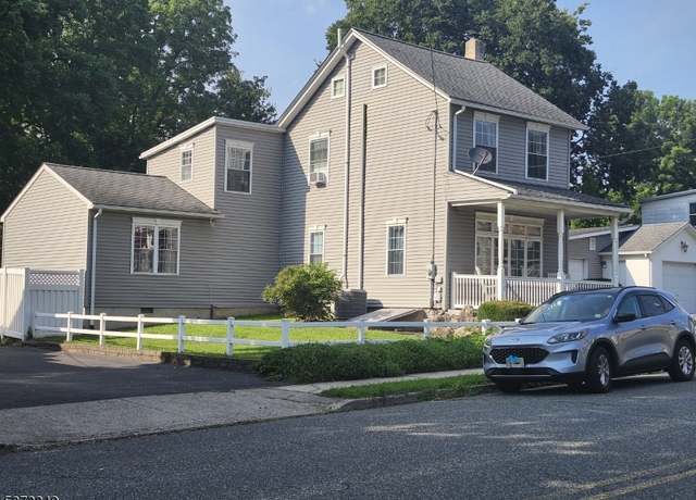 Property at 381 Center St, Phillipsburg Town, NJ 08865-3332, 3 beds, 1.5 baths