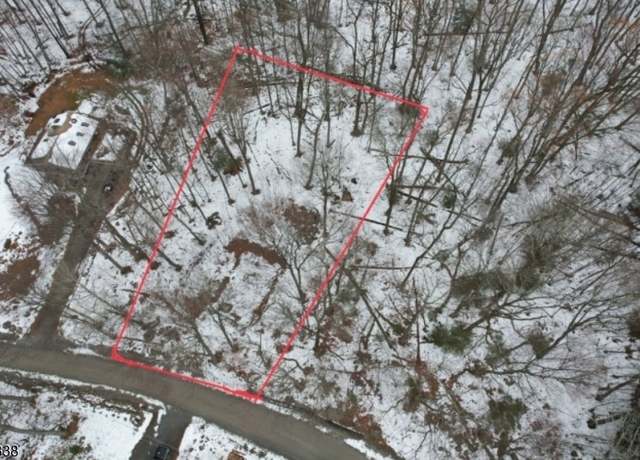 Property at 16 Glen Dr, Vernon Twp., NJ 07461-4801