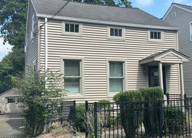 Property at 13 Kelly Pl, Stanhope Boro, NJ 07874-2612, 2 beds, 1 bath