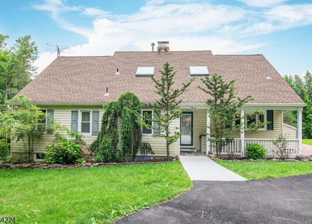 Property at 25 Mordaunt Rd, Vernon Twp., NJ 07462-3030, 5 beds, 3 baths