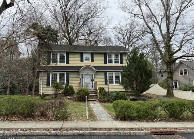 Property at 9 Hawthorne Pl, Summit City, NJ 07901-2108, 4 beds, 1.5 baths