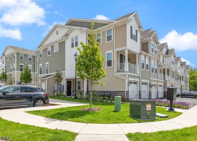 Property at 102 Iris Ct, Warren Twp., NJ 07059, 2 beds, 3 baths