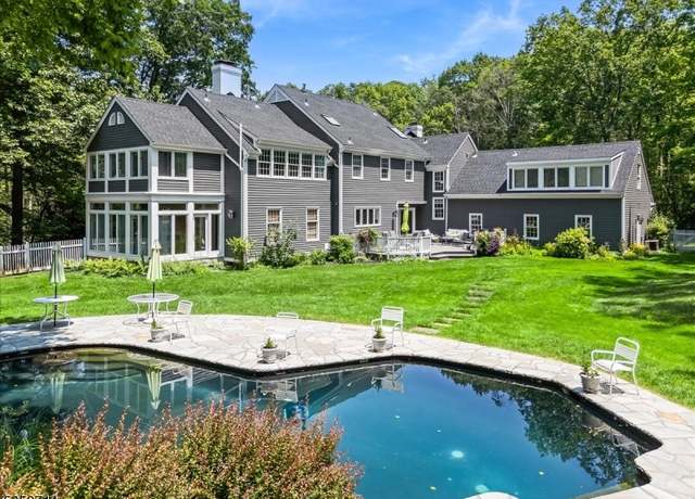 Property at 22 Water St, Tewksbury Twp., NJ 08858, 5 beds, 4.5 baths