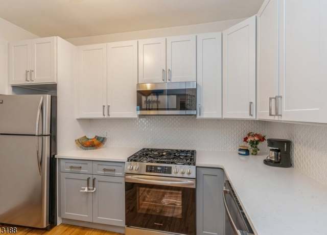 Property at 263 10th St Apt 4B, Jersey City, NJ 07302-1302, 1 bed, 1 bath